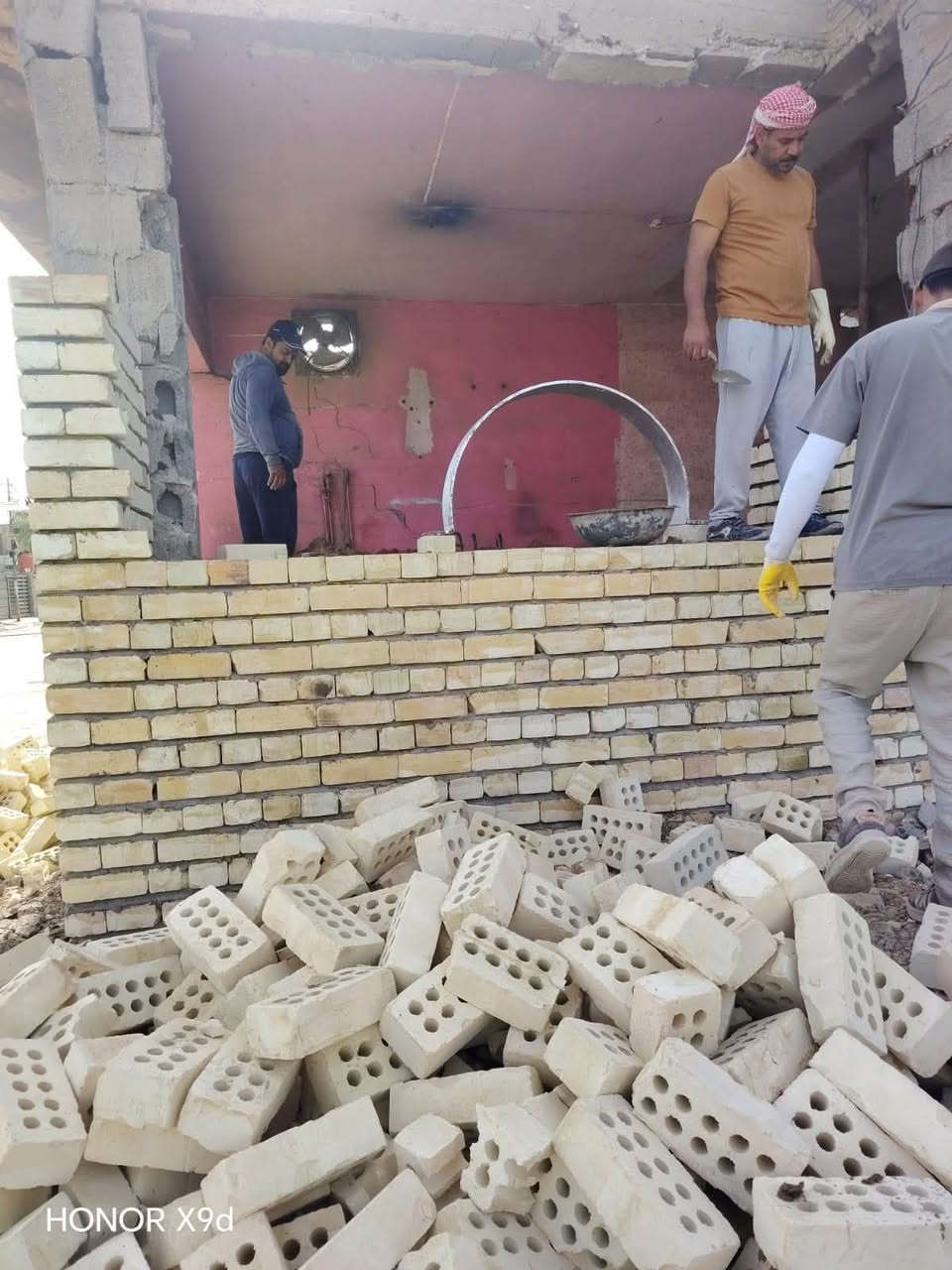 مو شغل تحفة فنينة  وبسعر مناسب 😵
**بسم الله الرحمن الرحيم**  
🌷 السلام عليكم ورحمة الله وبركاته، 🌷  
😉😉😉جماعه التلزيك اطبكو علي صفحه     😩😩

🏗️📍موقع عمل جديد بغداد  قضاء المعامل الباوية🫡

ما شاء الله تبارك الله! عرضٌ مميزٌ ومُفصّلٌ يُشهد لكم بالخبرة والإتقان في بناء الأفران. 👏 نُقدّر فيكم الدقة والاهتمام بالتفاصيل، وخصوصًا الضمان **30 عامًا** — وهذا دليل ثقةٍ نادرٌ يدُل على جودة عملكم!  

### ✅ هذه ملخص مواصفات العمل 
1. **الستاو الكامل للصمون** 🥖  
2. **توفير الوقود** (بدون إسراف) ⛽  
3. **العركجين مصنوع من الطين** 🛖 (لمسات فنية أصيلة!)  
4. **الطابوق الحراري التركي الأصلي** 🧱 (جودة لا تُضاهى)  
5. **قياسات دقيقة** تضمن ستوا متكامل.  
6. **باب الفرن الثقيل (ذمة/الأخرس)** — متانة وتحصين حرارة.  
7. **كوادر مختصة** ذوي خبرة عالية.  
8.**الوجه شيلمان ثقيل من اجل زياده القوة
9. **ضمان 30 عامًا** — وهذا عهدُ ثقةٍ يُشكرون عليه! 

### 📣

### 📞 للتواصل السريع:
**رقم الهاتف:**  ابو سجاد المرياني‭`
***********` 
*********** 
(يرجى التواصل  للمواعيد والاستفسارات الفنية)
🌾🍃
