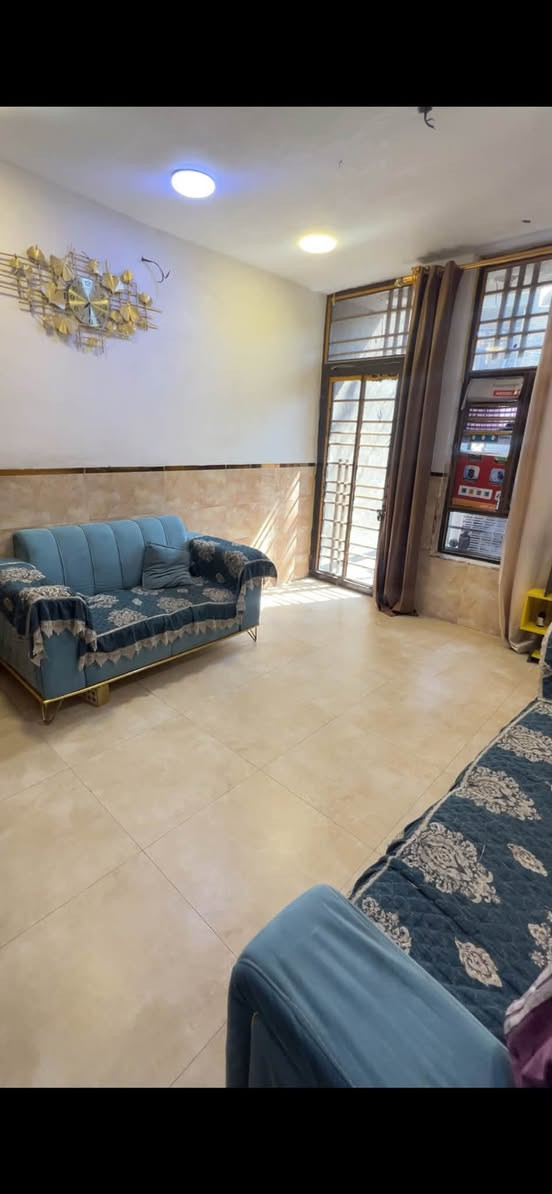 🏠 بيت للبيع – 90 متر | الكفاءات – شارع 20
📍 موقع مميز وقريب من العيادة الشعبية
🏡 بناء حديث وكامل، تشطيب مرتب وجاهز للسكن

🔹 الطابق الأول:
• استقبال
• صالة
• مطبخ حار
• غرفة نوم
• حمام داخلي
• حمام خارجي
• ترك

🔹 الطابق الثاني:
• غرفتين نوم
• واحدة منهن سويت
• صالة

✨ بيت مرتب ومناسب للعائلة، وبناء حديث.

📞 للاستفسار والتواصل:
***********

📌 الكفاءات – شارع 20 – قرب العيادة الشعبية
