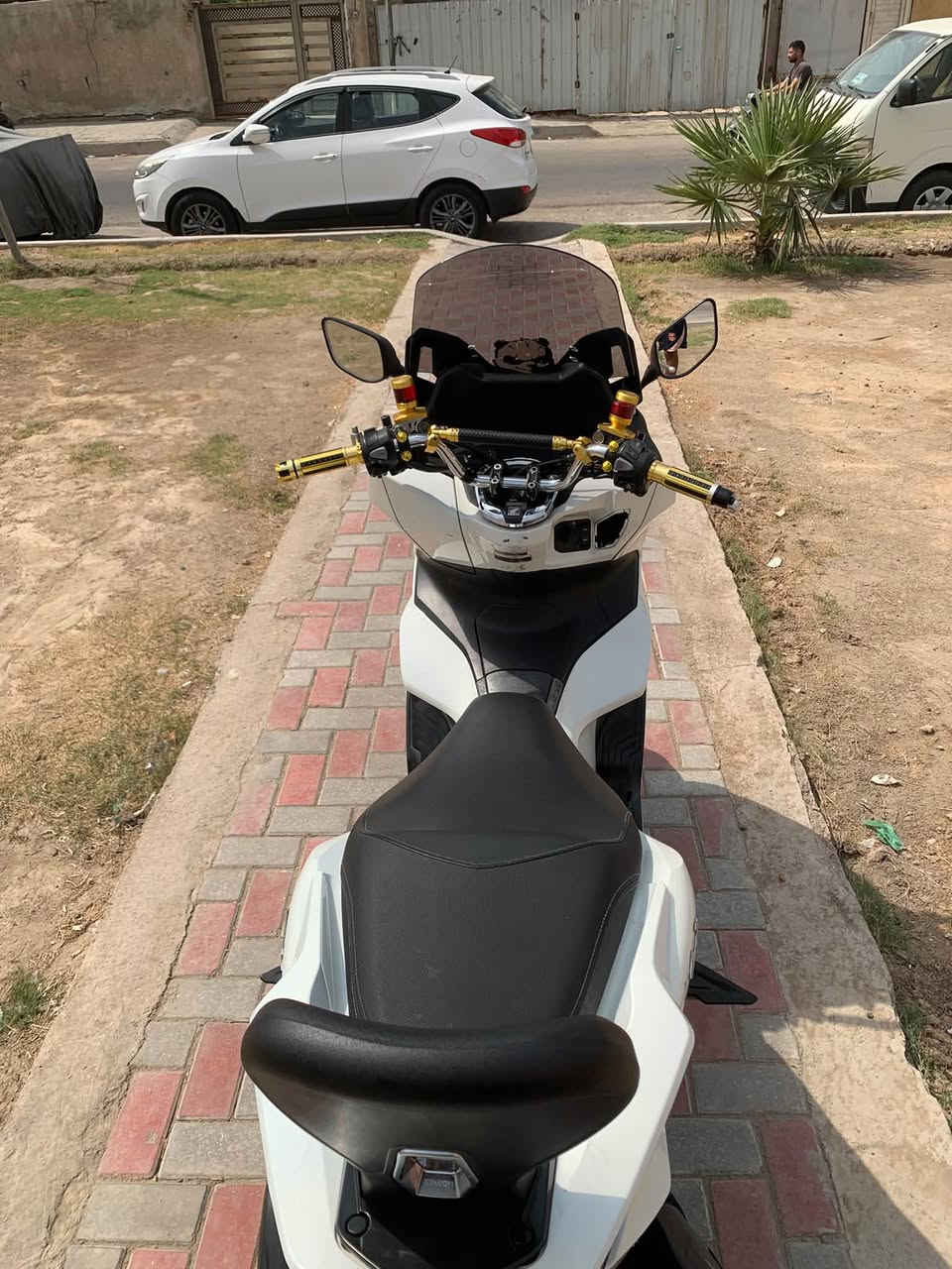 دراجه pcx جيل رابع 2024 كوري دراجه مزوعهً تزويد صارلها 4 اشهر من نازلهً من الرمبهً كفاله عامه من التاير للتايرً 
والله شاهد بانزين كله محسن ودهنً مؤتل اصليً
والدراجهً خير من الله شلعه ومعدل فول والتزويد العليهاً كله اصلي 
التزويد الي بيها 
مرايات مال تي ماكس
جامه تحكمً تصعدً وتنزلً
صالنصة AKRAPOVC رياضي كاربون فايبرً مال تي ماكس
تجوهً حديثه مال تي ماكس
قبقً عمبارً ايمنً ذهبي أبو الگلاصً
قبقً عمبار ايسر ذهبي ابو الگلاصً
يدات سكليترً ذهبيً
توصالهً مال ستيرنً كاربونً فايبرً ذهبي
تغليف براغيً ذهبي 
بوري صالنصه رياضيً

السعر 23 ورقه وبيها مجال الدراجهً ابد مو سعرهاً
 
عنواني بغداد مدينة الصدر 
شراي اتصلً وبخدمتكً/***********
