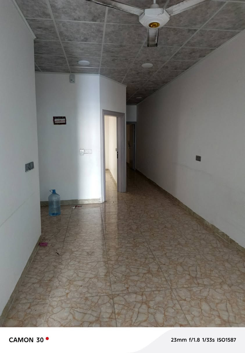 ​الموقع: حي السماح الاركان شقة أرضية
المكونات: غرفتين نوم +  استقبال + صحيات + مطبخ

​الإيجار الشهري: 300 الف دينار للاستفسار الاتصال على الارقام التالية ***********/  ***********
