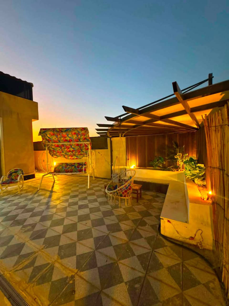 *📌 مزرعة (الريف) 🏝️
*متوفر موثقه في تطبيق اجرلي ✅
*✨ مميزات المزرعة:*
🔹 *مسبح كـبير* 🏊🏻 نظيف ومجهز للعوائل  
🔹 *2 غرف نوم + صالة كبيرة* مكيفة بالكامل 🏘️  
🔹 *مطبخ داخلي * مجهز للطبخ والشوي 🥘🍚  
🔹 *شواية سمك مع كافة ملحقاتها* 🍖🍗🍢  
🔹 *مراجيح وألعاب للأطفال* 🎡⛱️ آمنة وممتعة  
🔹 *منضدة تنس* 🏓  
🔹 *فيشة* 🕴🏻
🔹 *ريشه🏸🎾
🔹 *كره طائره🏀
🔹بليارد
🔹حديقه كبيره وخضراء
🔹 *كهرباء 24 ساعة* بدون انقطاع 🚨💡📺
🔹باربكيو مجهز لشوي كامل 🍢

*📍 الموقع:* بغداد - أبو غريب - قرب مركز شرطة عكركوف

*📞 للحجز والاستفسار:*
واتساب: ***********

