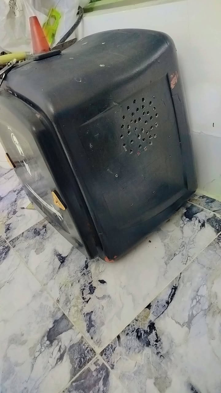 السلام عليكم شباب خوذة وصندوك ومسجل عالي يطرش هنة نضيفات كلش
جيب وشدهن على الدراجة بس المسجل يحتاجلة كارت ب5 آلاف دينار 
 
الله شاهد كلفني 110 أبيعهن شلعة 65000 الف الي يفيدنة  
يتواصل على الرقم ***********
