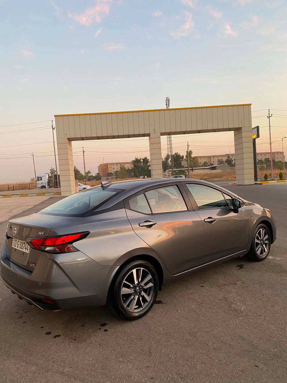 Nisaan Versa 2021 
نیسان ڤێرسا مواسفات SVدوو پارچە سبوخ چاملخ و بۆنیت  کەمەک تەزرەی هیە بێ ژوری ئێرباگ سوکان و شان سیارەکە بێ مەسروفە گێرو مەکینە و تحویل و وکالە بەشەرت ٧٥٠ دۆلار خرامەی لەسەرە 
شوین هەولیر 
*********** أربيل, العراق

