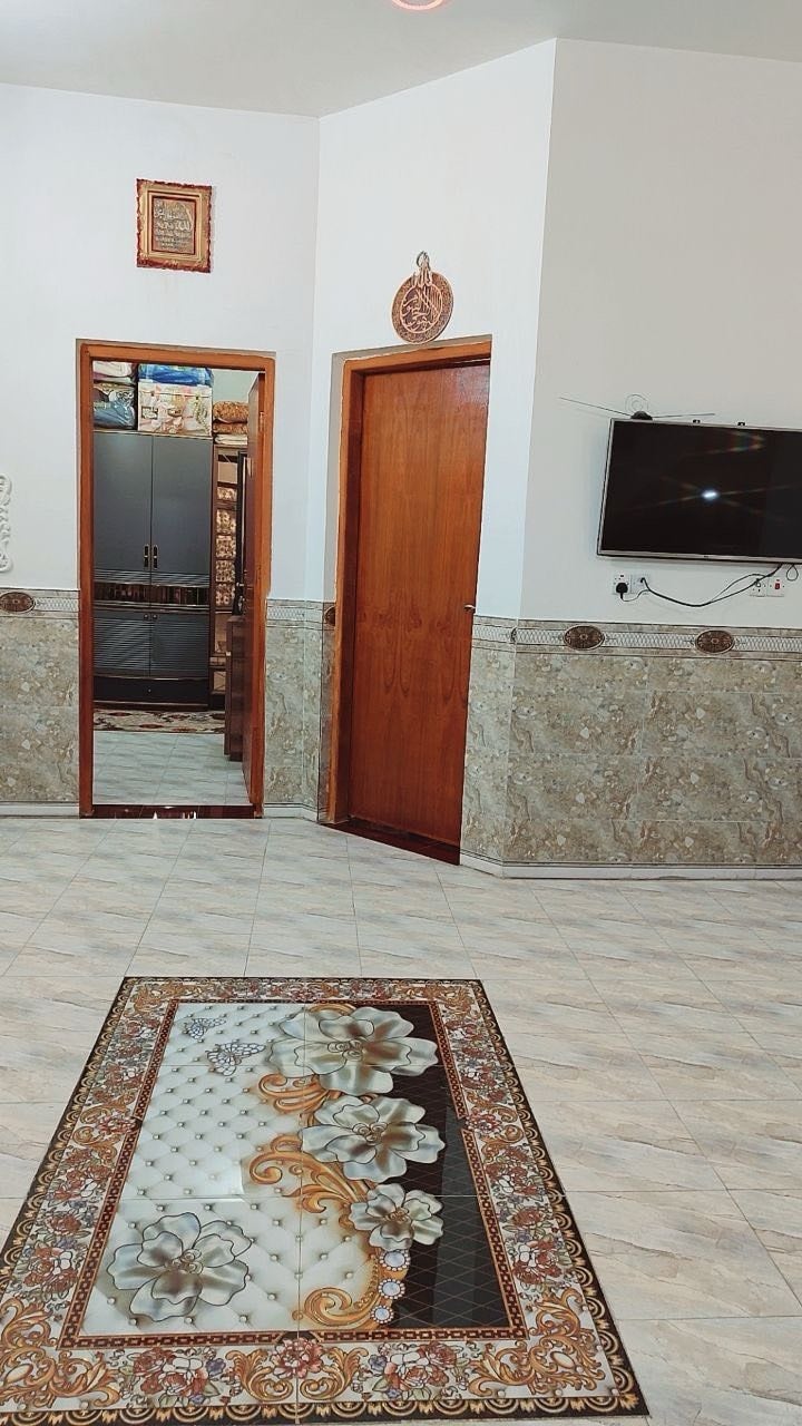 بيت للبيع مساحه 200متر في الناصرية حي الشهداء البيت بناء حديث على شارع عرضه 15متر الاستفسار الاتصال على الرقم ***********