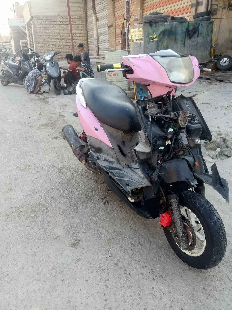 السلام وعليكم دراجه جي تي ار عوزه كفرات مرغي ما مفتوح بيه بس بيه دخان سعر خاص مدينه الصدر رقم +964 772 016 8953
