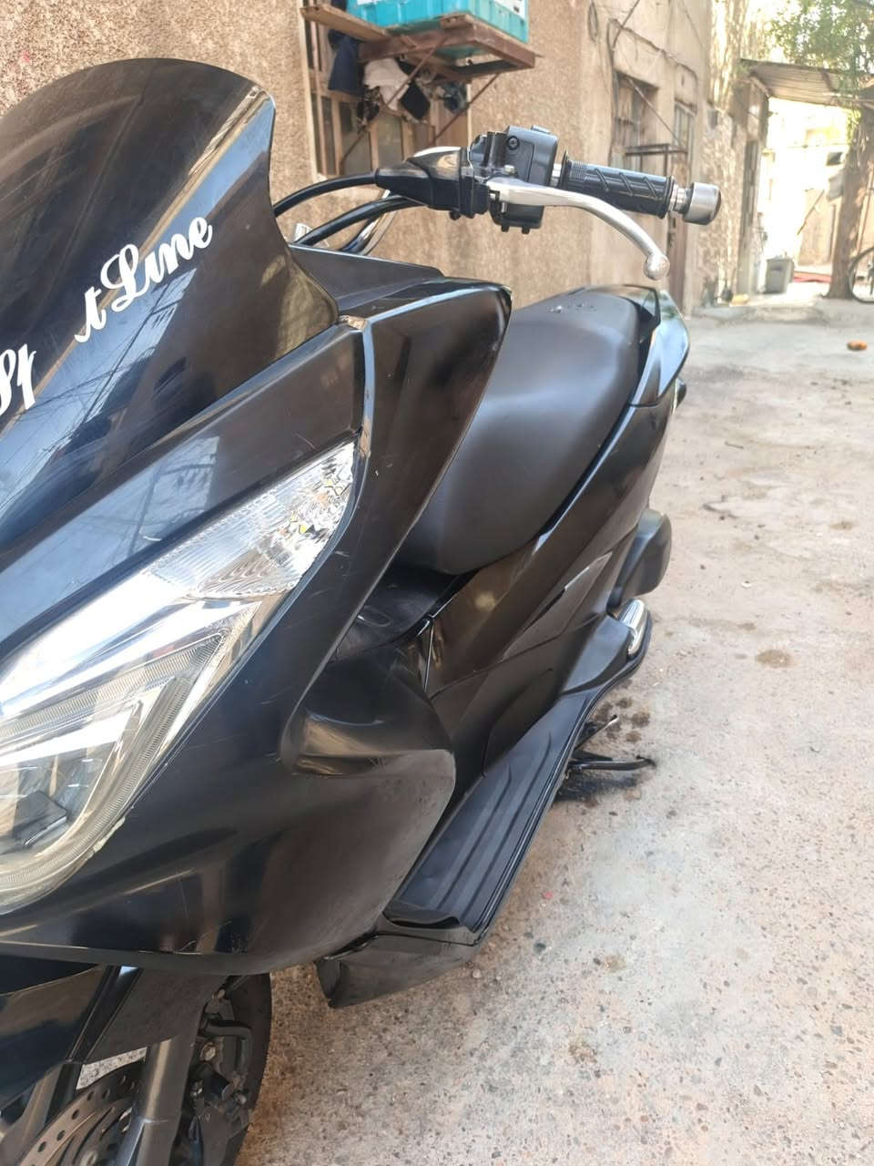 للبيع... دراجه PCX الجيل الثاني ياباني JF استان حساس كهربائية كله شغاله مكينه خرسه ناعمه برغي ممفتوح بيه شلعه معدل حساس ازدحام A دراجه حلوه خير من الله استخدام شخصي عله ايد وحده مكلف بل نشر والدراجه كفاله عامه سعر مليون 600 وبيه مجال ***********
