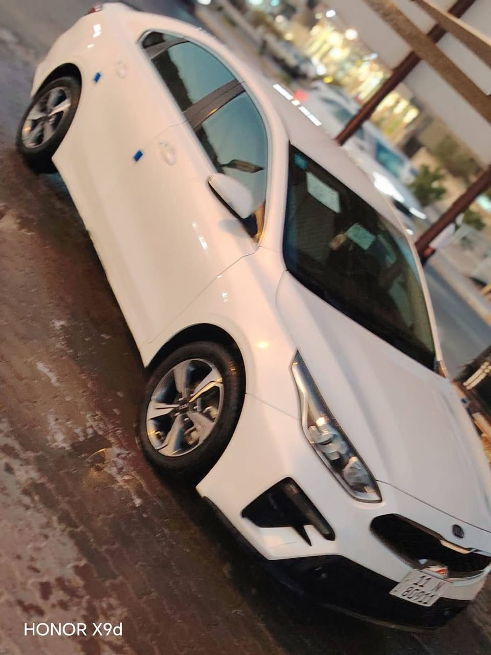 السلام عليكم
سيارة سيراتو مديل ٢٠١٩ فول مواصفات ماعدا الفتحه ماشيه ٥٢ رقم بغداد دولي بأسمي تحويل مباشر حساس امامي وخلفي تشغيل عن بعد تحكم بلاسترين قطعتين تبريد
السعر ٥٣ وقابل للتفاوض
ملاحظه السيارة بيه طخه بلدوسه الخلفيه بارد  رقم صاحب السياره ***********
