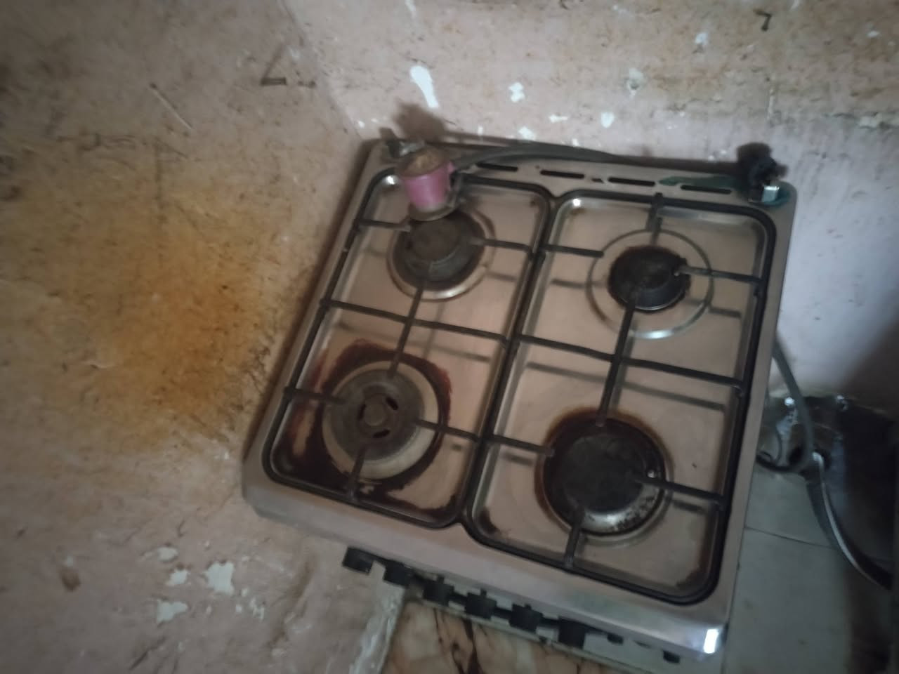 طباخ للبيع اربع عيون وبيه فرن غاز اخو الجديد 75 وهذا رقمي ***********
