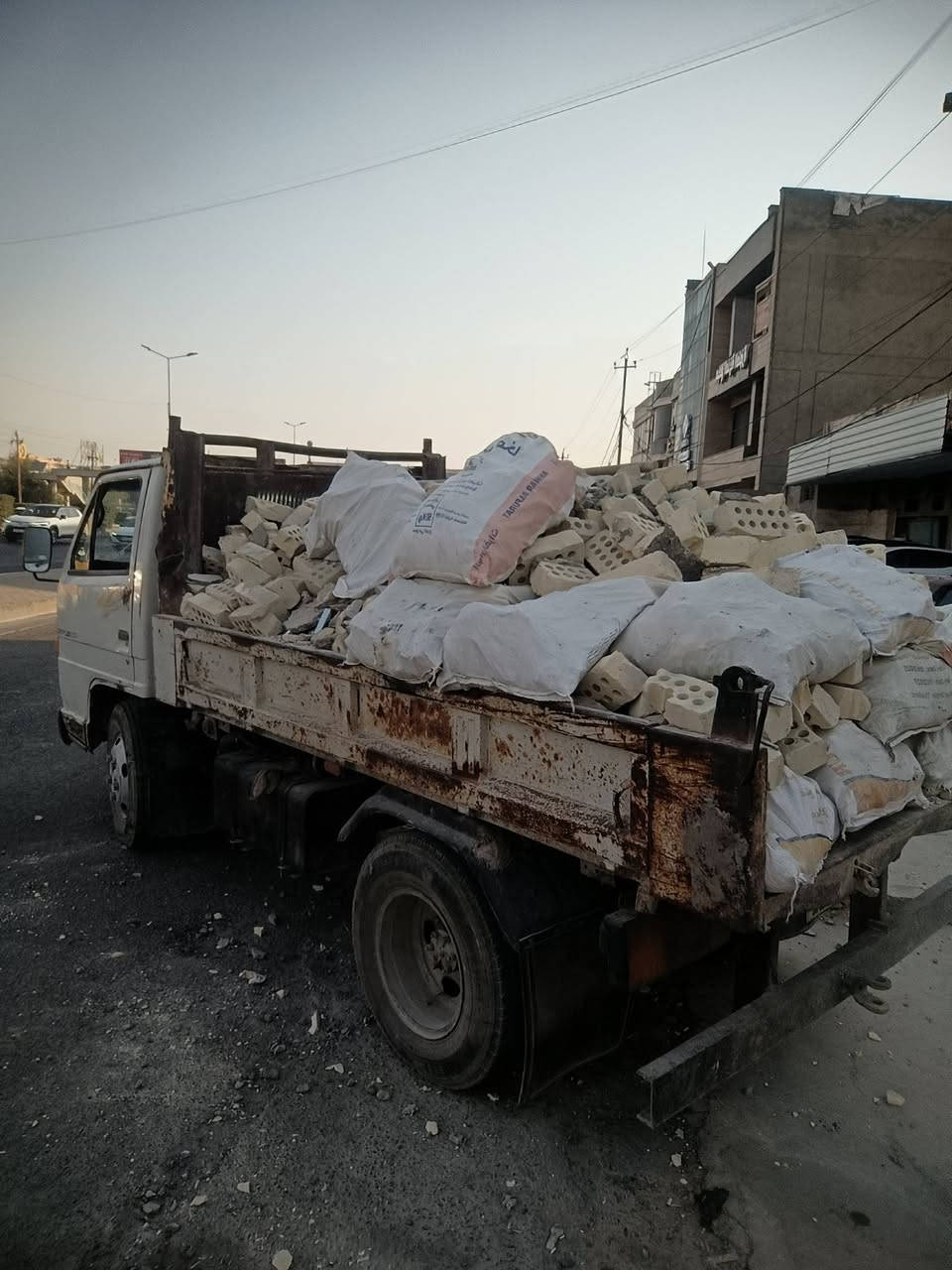 ازوزه فحل بسمي رقم نكليزي جاهزه للعمل مكفوله كفاله من شاصي ومحرك يبخر بدون تنقيص سياره خير من الله مكان بغداد ***********
