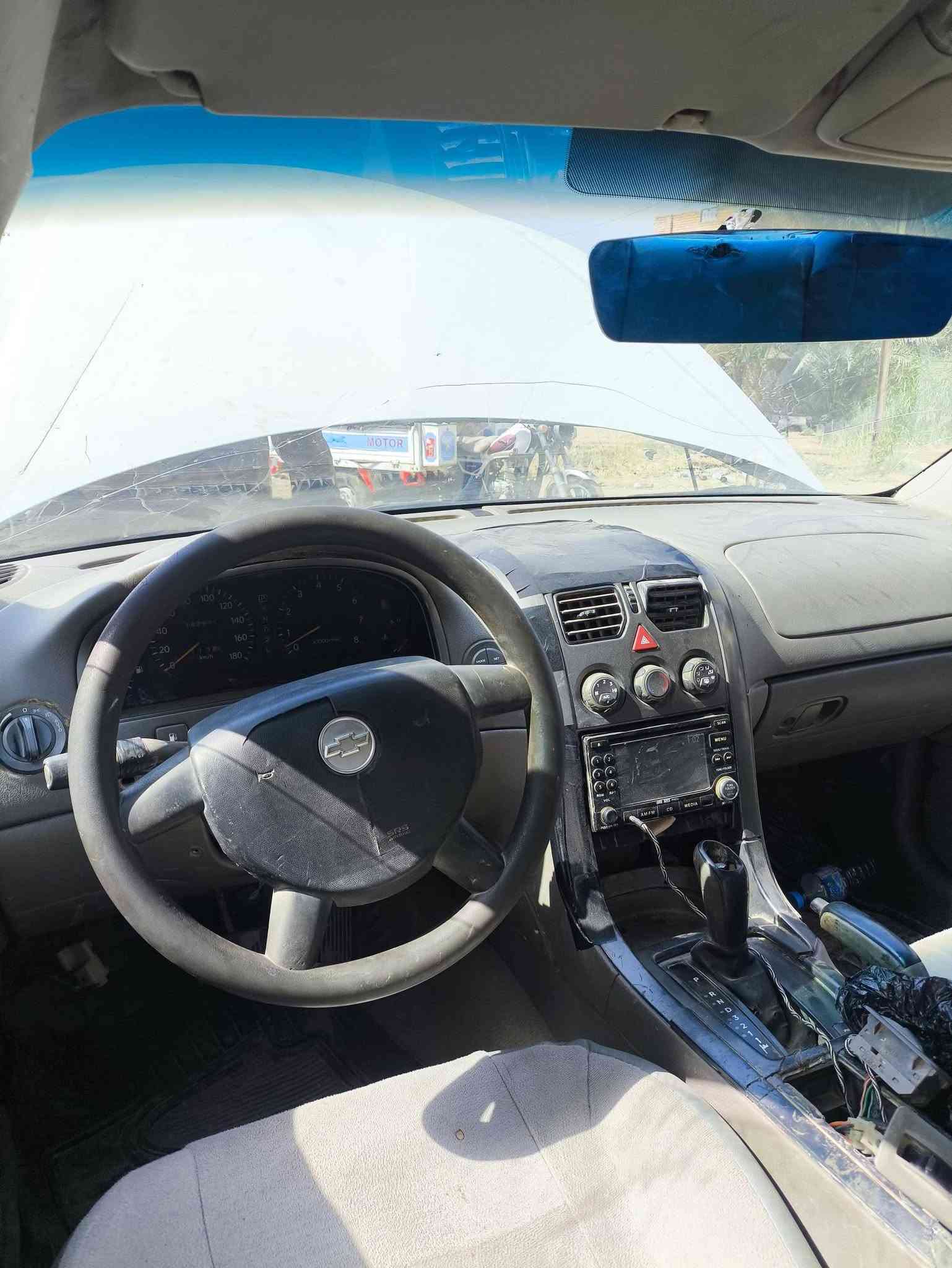 سلام عليكم سياره شوفرلت امريكي للبيع مكينه وكير محور بطه رقم انكليزي باقي التفاصيل خاص او اتصل علا رقم ***********
