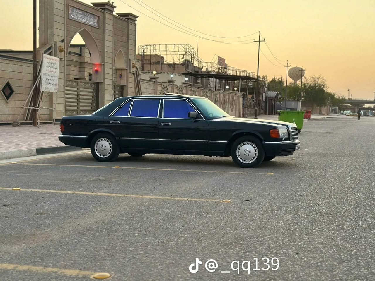 السلام عليكم جامبو للبيع  موديل1991 لون حبري مكفولة كفالة عامة من الضربة او الصبغ وارد يابان ماعدا شبر بالجاملغ الامامي صبغ فقط رقم بغداد تحويل ثاني يوم باسمي سلايت روف شغال باب طويل مكينة وكير كفالة 560 اصل 8 سلندر كشنات الامامية والخلفيات كهرباء اربعة جام كهرباء تدفئة كشنات الامامية والخلفيات السيارة بحالة الوكالة ستيرن كهرباء حدادية جديدة تدفئة تبريد شغالة ثلج تخم تاير جديد دبل مروحة بردة خلفية كهرباء دبل فيت بم***********
