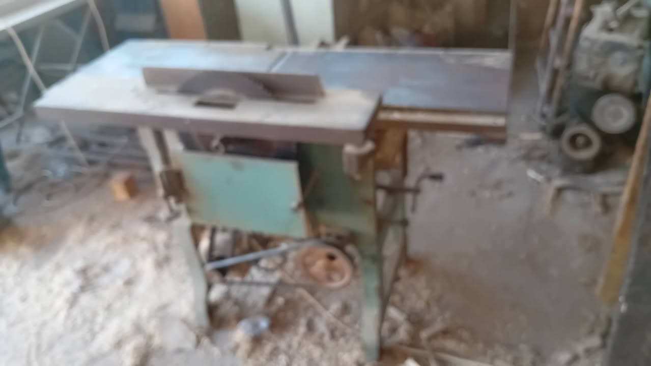 مكينة خياطة • صينيه • نظيفه