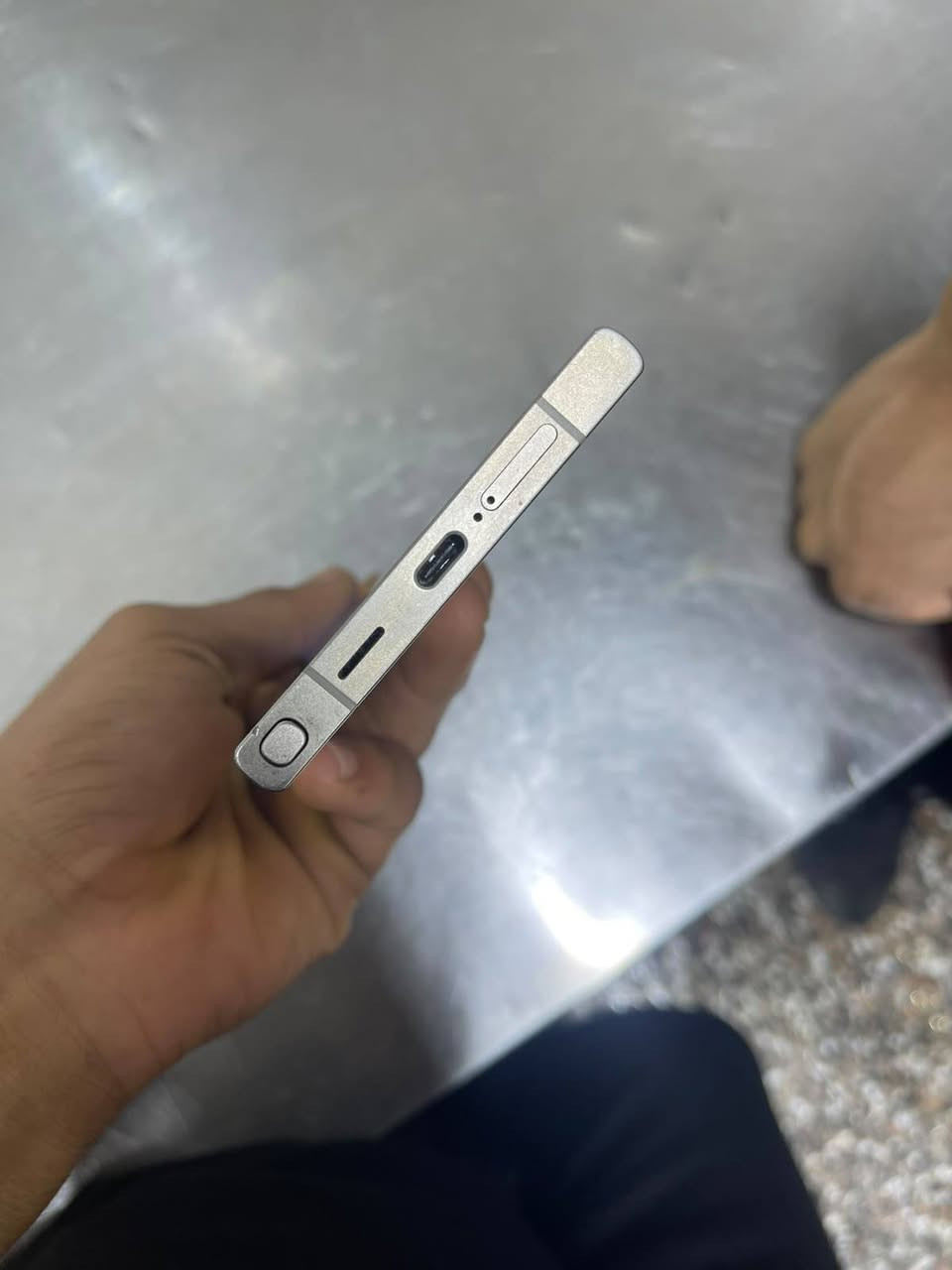 سلام عليكم سامسونج s24 نضافه 💯 مبدل ضهر اصلي وبي نقطه بل كامره مثل ما موضح بالصوره بس ما مأثره علي 256 دبل شريحه بدون ملحقات  سعر 700وبي مجال  مكاني  الحله 
***********
