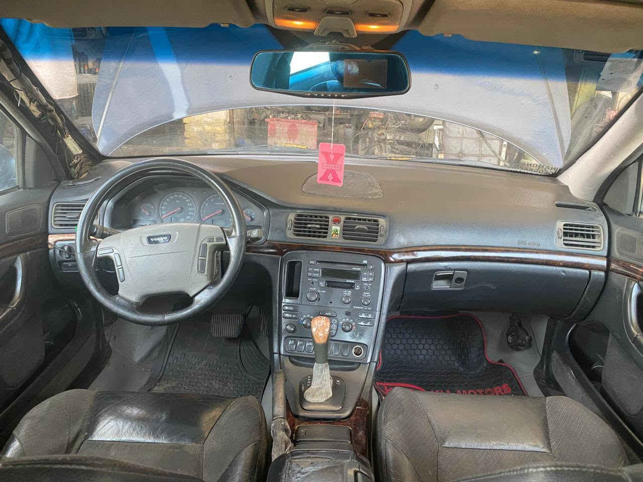 فالفو S80مويدل99محرك6دبل توبو
تبريد ثلج محرك وكير خير من الله وهذا اكو مراوس سنتافيه
سبعه راكب ونطي فرق ***********
