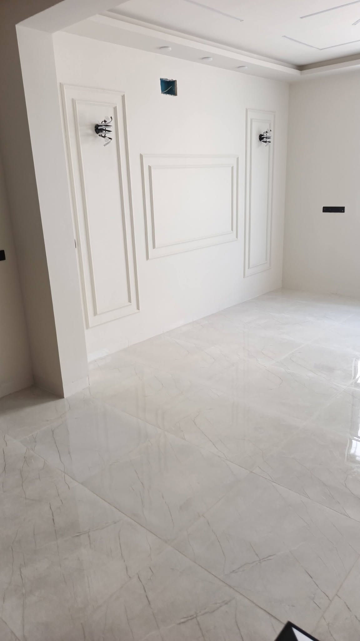 *السلام عليكم*

*يوجد بيت للبيع - كربلاء / خلف السفارة التركية*

🏠 *المواصفات:*
▪️ المساحة: 100 متر
▪️ البناء: طابقين طابوق جمهوري - بناء حديث
▪️ التفاصيل: 4 غرف نوم + صالة + استقبال + مطبخ + 3 صحيات

📍 *الموقع:* كربلاء - خلف السفارة التركية (موقع مميز)
📄 *الجنس:* طابو زراعي سند 25 قرار محكمة
💰 *السعر:* بسعر كلش مناسب

📞 *للاستفسار والاتصال:*
***********
***********

*مكتب سيد رياض الأعرجي للعقار*
---
