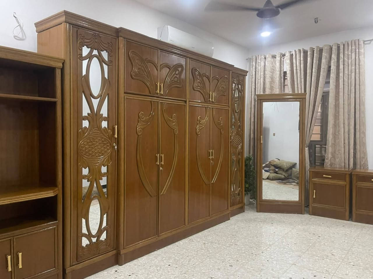 غرفة تفصيل • صاج داخل وخارج • تفاوض