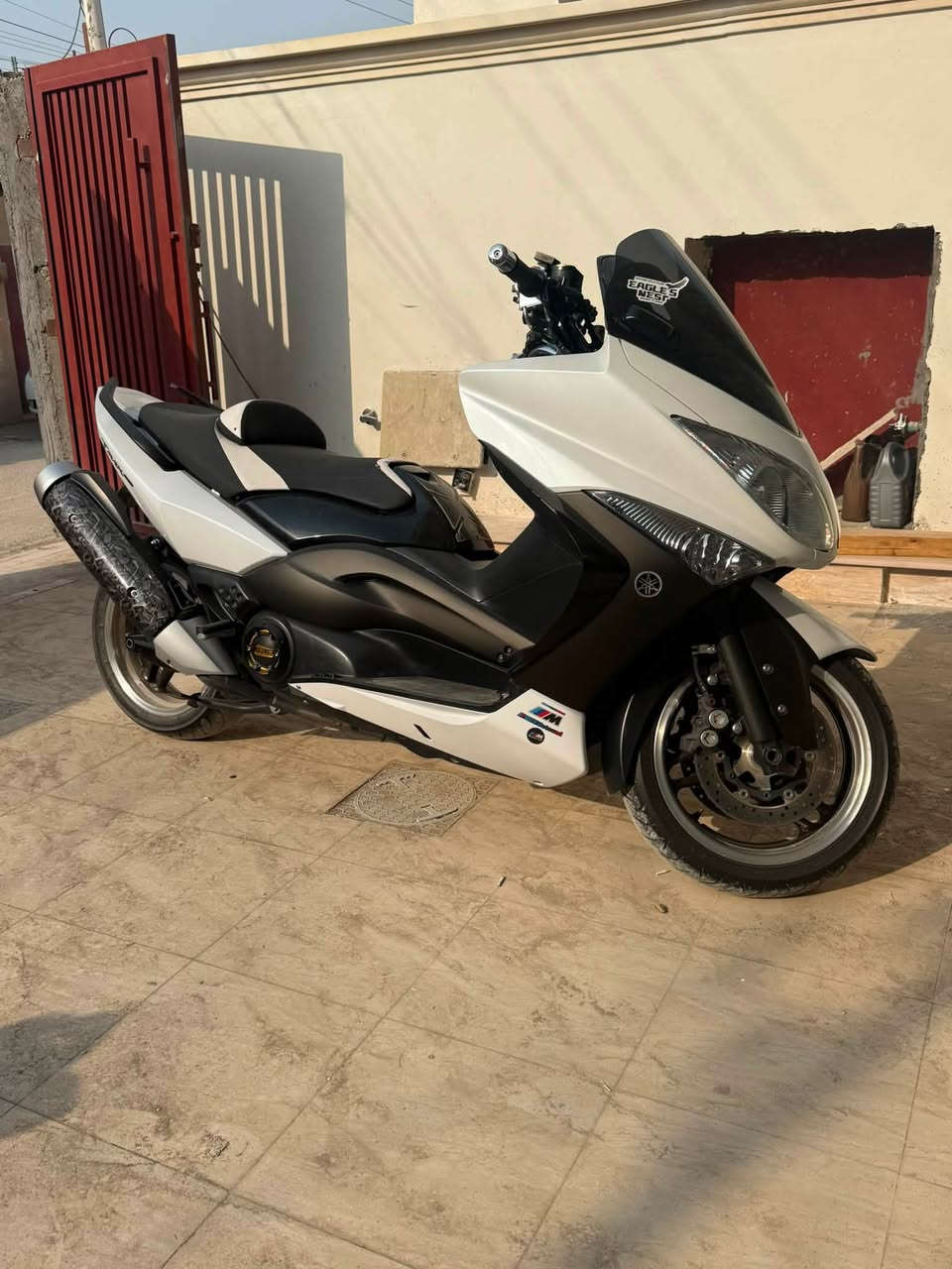 وايت ماكس • ٢٠١١ • ٣١ ألف