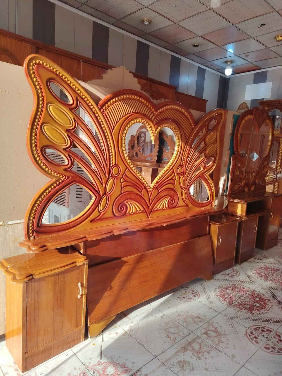 سلام عليكم غرفه صاج عراقي ام سته باب طابقين غرفه نظيفه كلش سعر 550العنوان ميسان حي العامل قرب صيدليه ومجمع الشاكرين رقم الهاتف ***********بي واتساب عمارة, ميسان
