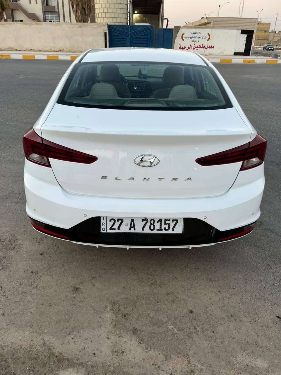 السلام عليكم 
النتره 2020 خليجي رقم ذي قار باسمي 
بيها رشه صبغ ربع الباب فقط والباقي كفاله عامه حتى بارد كفاله سيارة فول مواصفات فتحه بصمه واحد على واحد 
محرك 2000 دوش كفاله جاهزه من كلشي 
السعر 155 وبيها مجال الشراي يتصل وبلخدمه 
 ***********   مكان السيارة ناصريه مركز
