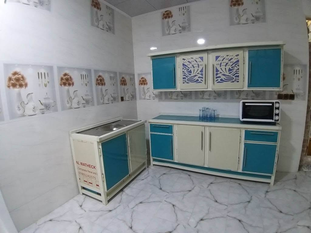 السلام عليكم بيت للبيع🏠 
المساحه ١١٠ مربع السعر ٢٦ وبي مجال  قليل العنوان شارع المطار القديم قرب اسواق الامير اتصال ***********  واتساب النجف, العراق
