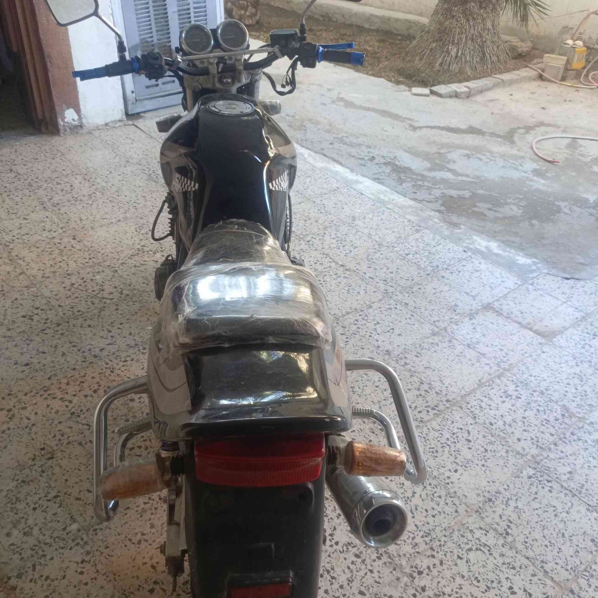 السلام عليكم دراجه سيبي فور جيل الاول 16 ولف الدراجه شغاله بس من انطيها نمره تطفي سبب شفت كلچات دراجه واراقه كامله واصولهيه ابيعه كوم حديد سعر 700 قفل بدون عمله ولي ميشتري ليراسلني رجا 
تواصل واتساب فقط
***********
