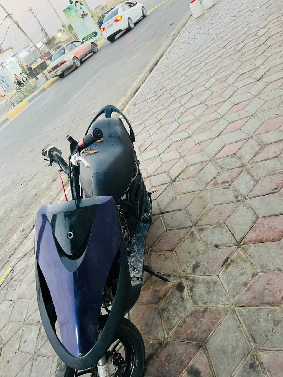 سلام عليكم ماكس منقولي.     بيه بس لقبق مال الهندر  خربان.  شغاله.    رياضي.   سعر   300 وبيه مجال. قليل عنواني زين لقوس شراي تصل. ***********
