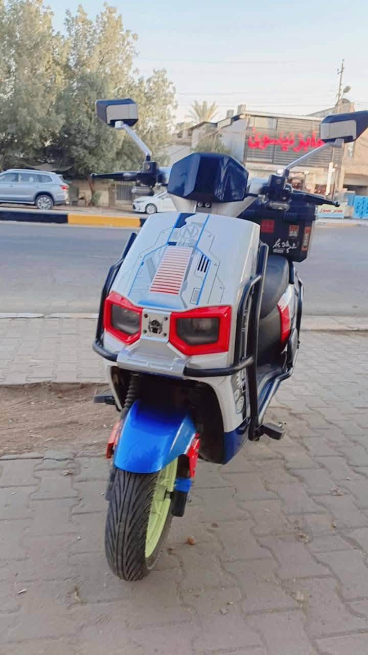 السلام عليكم دراجه شحن سكنس ام عيون 
نظافه 100/80
سرعته 85 حقيقي 
بطاريات مسطره عدد 6
دبل اشاره هورن ضوه عالي ناصي دبل رماش 
جاهزه من كل نواحي 

مكاني بغداد صليخ
الارقم *********** واتساب موجود
