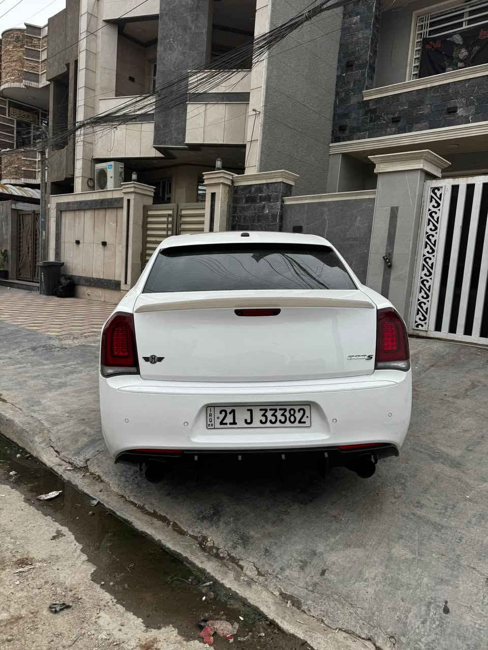 ٣٠٠s • V8 ٥.٧ • ماشية ٩١ الف