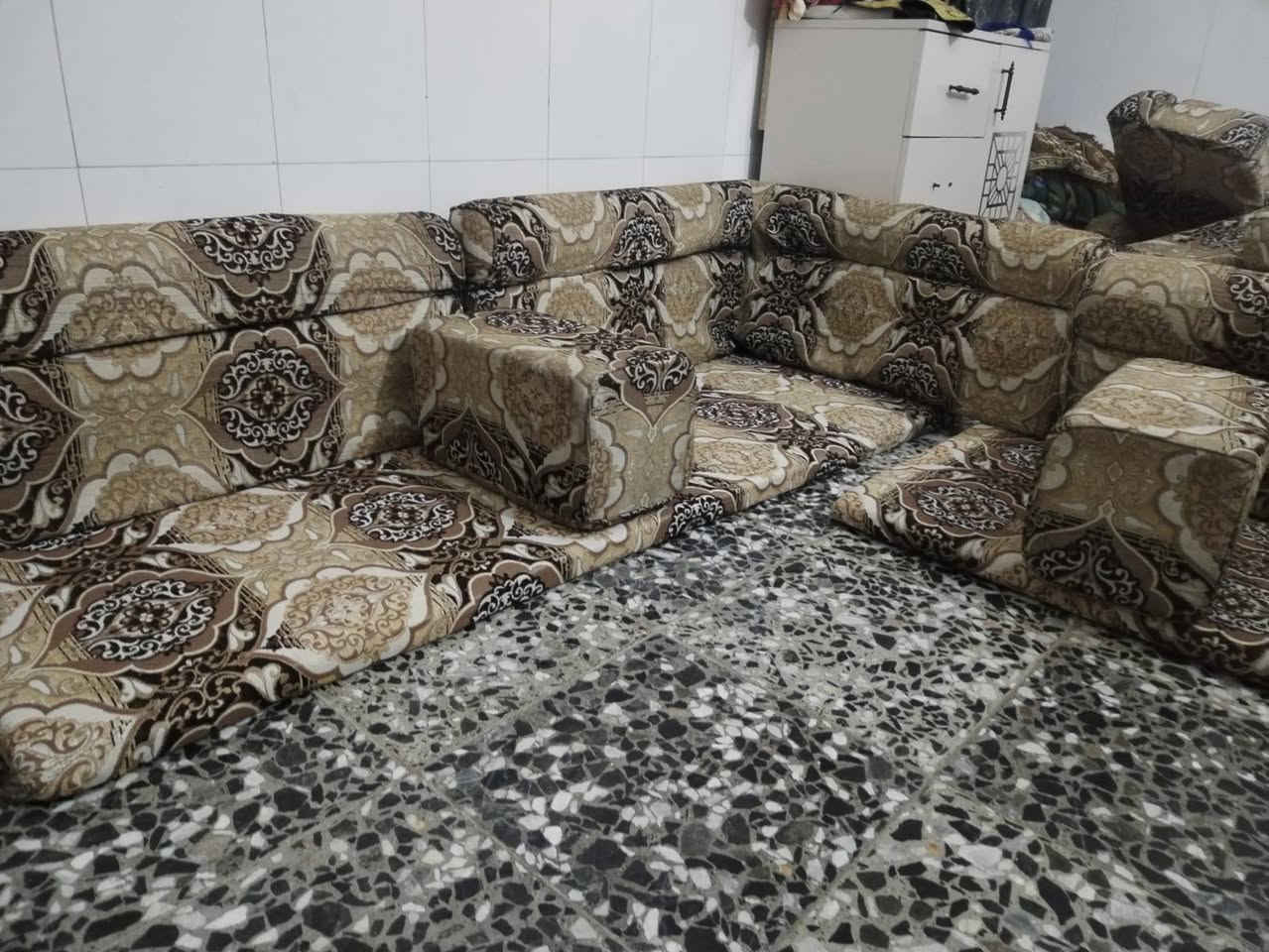 جلسه عربيه ٧ دواشك ١٤ متر سعرها ١٨٠ نضيفه مكان نجف حي ميسان مقابيل العسكري *********** النجف, العراق
