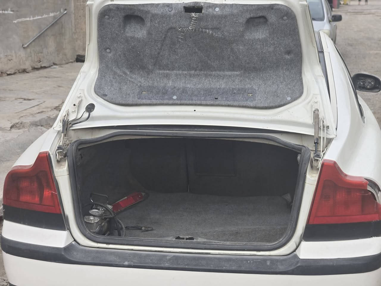 S60 T5 • ٢٠٠١ • كامري ١٨٠٠