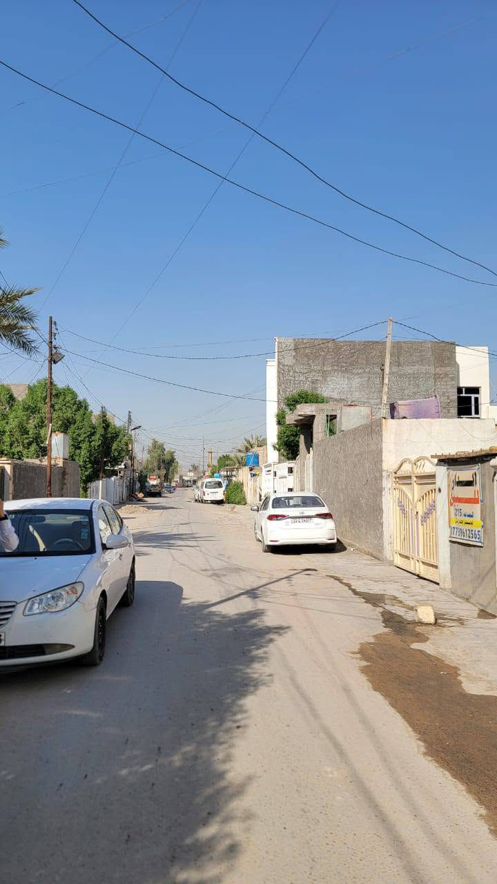 السلام عليكم ورحمة الله وبركاته 
🏠دار للبيع مساحة 100م واجه 5ونص طابقين 
طابق الارضي يحتوي على غرفة نوم +🛀حمام + ترك+مطبخ+استقبال . 
الطابق الثاني يحتوي على غرفة نوم +🛀حمام + سطح خلفي 
عرض الشارع 13متر تبليط ماء كهرباء 
ماء على مدار الساعة ماء إساله
البيت الان كامل من كل شي من الاثاث من كل شي جاهز 
موقع الدار بغداد نهاية الشرطة الخامسة الري/ قرب جامع الملك القدوس 
سند 25 طابو زراعي 
اني صاحب الدار وليس دلال 
سعر الدار: 88 مليون وبي مجال بسيط 
رقم الهاتف: ***********
