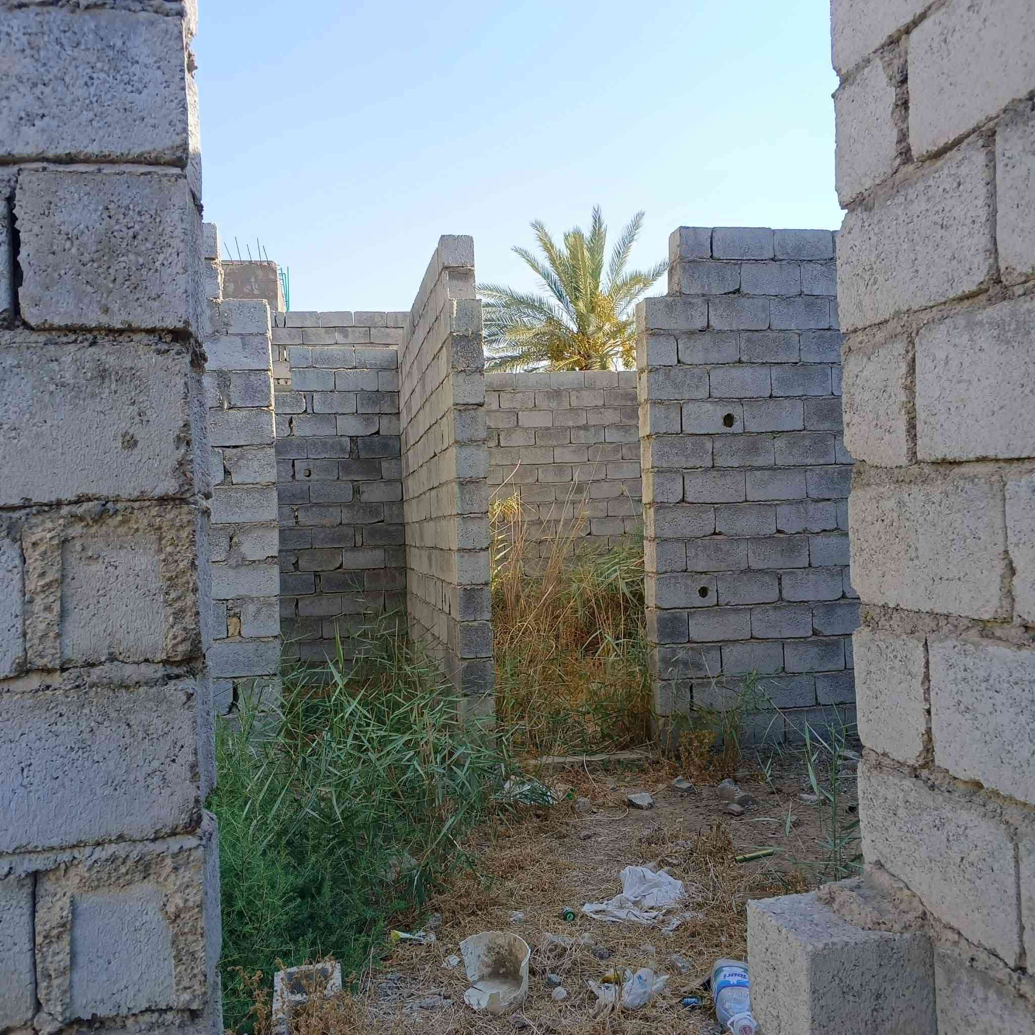 السلام عليكم هيكل للبيع مساحه 200متر يحتوي على 2غرف نوم +صاله+استقبال+ مطبخ + كراج سياره طابو زراعي سند 25 مكان الهيكل الراشديه قريه السلام ماقبيل مزرعه النخيل السعر 23بي مجال بسيط رقم /***********
