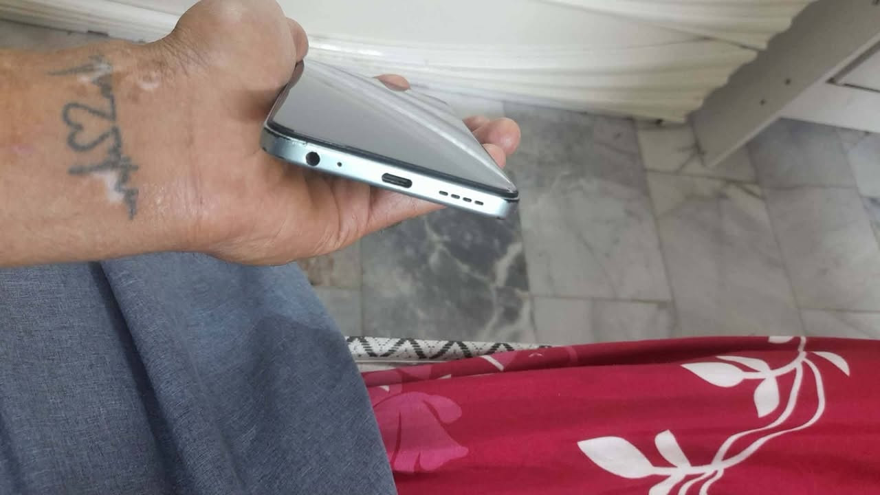 سلام عليكم عندي جهاز ذاكره 256  بي فطر بل شاشه بس ما مثر عله لمس الله شاهد حلو ومال لمره كله بلادي ما مفتوح سعر 90بي مجال سكني بل كفات يم شماعيه مدينه صدر***********

