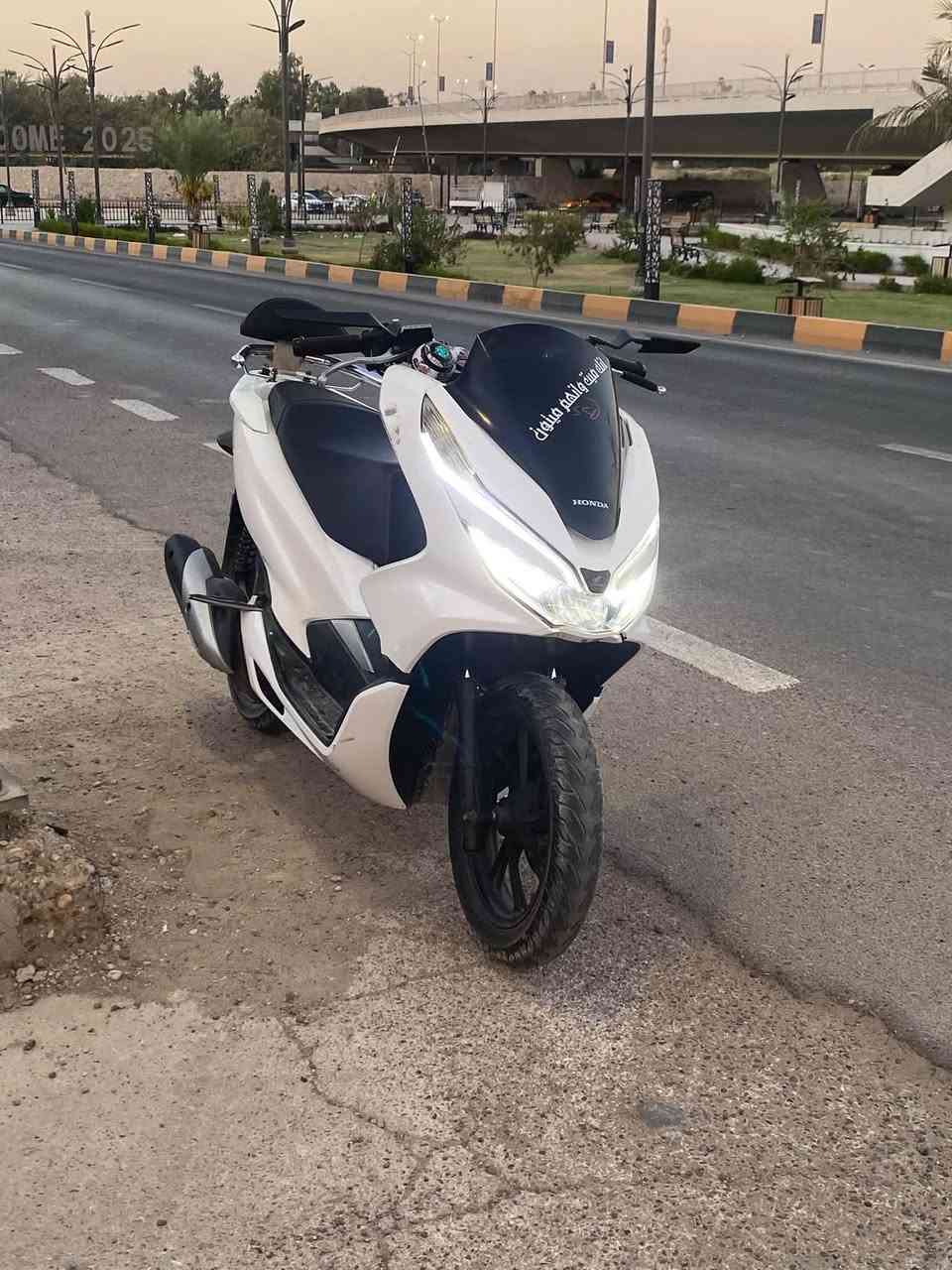 السلام عليكم pcx
للبيع جيل ثالث وراد كوري 
السعر 12 وبيها مجال 
العنوان/ شهداء البياع 
للستفسار ع رقم ***********

