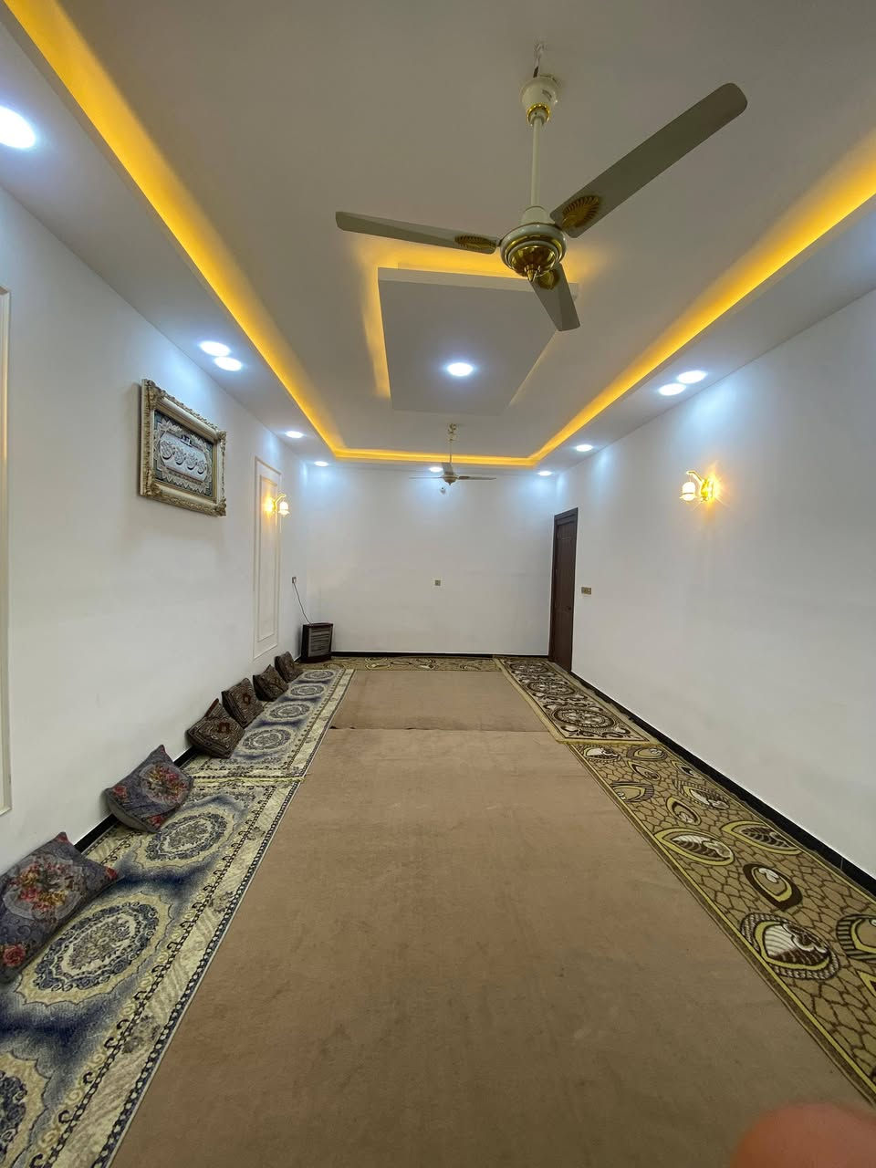 فرصة عقارية اجمل موقع ( طريق الزوار)      دار للبيع طابو زراعي قرار ٢٥ مساحة ٢٠٠ م٢ طابقين.
الطابق الارضي
1. استقبال
2. صالة
3. غرفة نوم
4. مطبخ
5. صحيات داخلية وخارجية
الطابق الاول :
1. غرف نوم عدد ٣
2. صحيات وحمام داخلي
3. سطح اول وسطح ثاني
الموقع : ملحق قرية الغدير 
طريق الزوار شارع الحولي قرب مجسر الشهداء يبعد عن الشارع العام ٨٠ متر عرض الشارع ١٥ متر 
للأستفسار الاتصال على الرقم ***********     وتتوفر خدمة واتساب.
