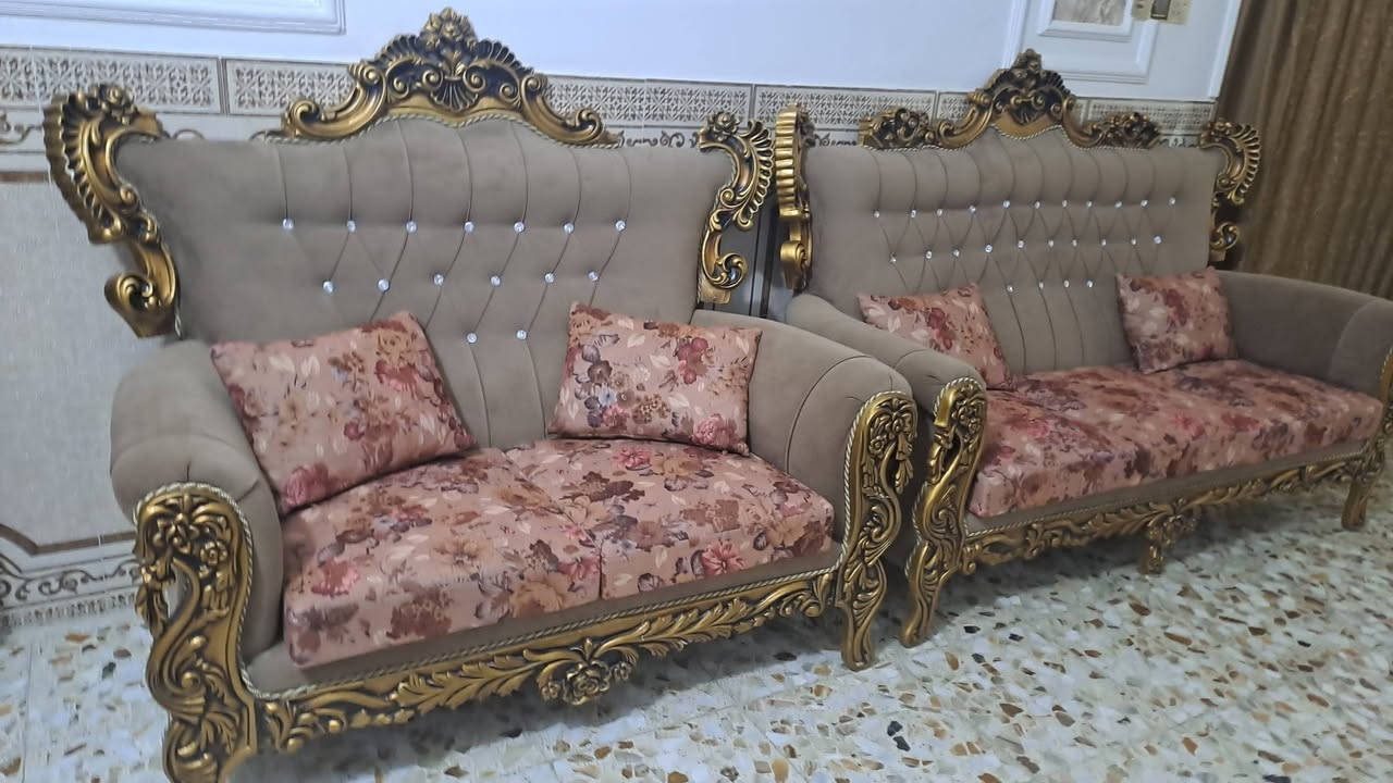 للبيع 
تخم  تركي مكون من عشره مقاعد + كوشات جديد استخدام قليل نضيف ١٠٠%١٠٠
١.٢٥٠مليون وربع وبي مجال قليل مكاني المسيب السويفات رقم الهاتف (***********
