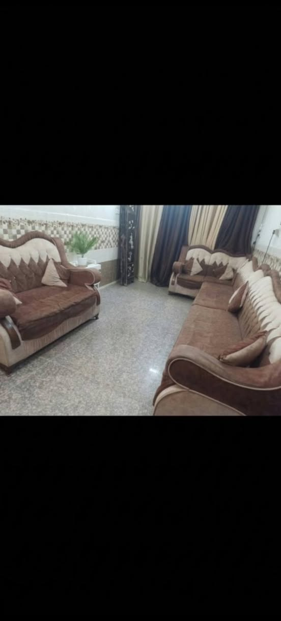 ديوان • ١٠ مقاعد • للبيع