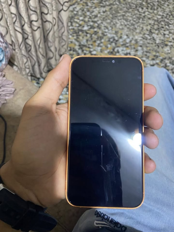 ايفون 11 • ٢٥٦ • ضربة بالظهر