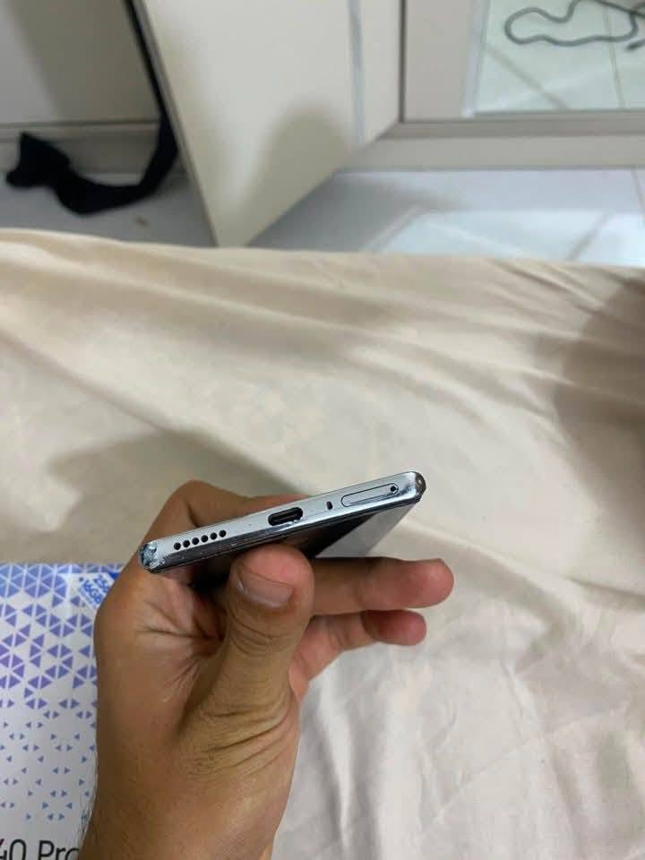 سلام عليكم تكنو كامون 40 برو جهاز ما مفتوح بس بي طختين بل شاصي شرط ما مفتوح رام8+8 بطاريه 5200 شاحنه ويا 45 واط اصليه مالو  جهاز مابي شي سعر 300 وبي مجال لطيبين رقم متواجد ***********
