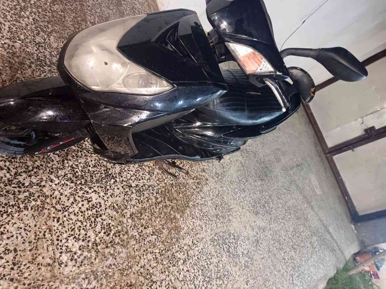 سلام وعليكم للبيع دراجه سكنس فحل كابريتر موديل 2009 شغاله من الطول للطول شاير دبل شاره لايت زنون عالي ناصي كل نقص مابيهه ربع مذب عليهه نكره سلف بي وكت تايرات جدد بريكات كل نقص مابيهه كل صوت مابيهه سعر خاص الرقم *********** بي واتساب @المكان بغداد محموديه حي العسكري
