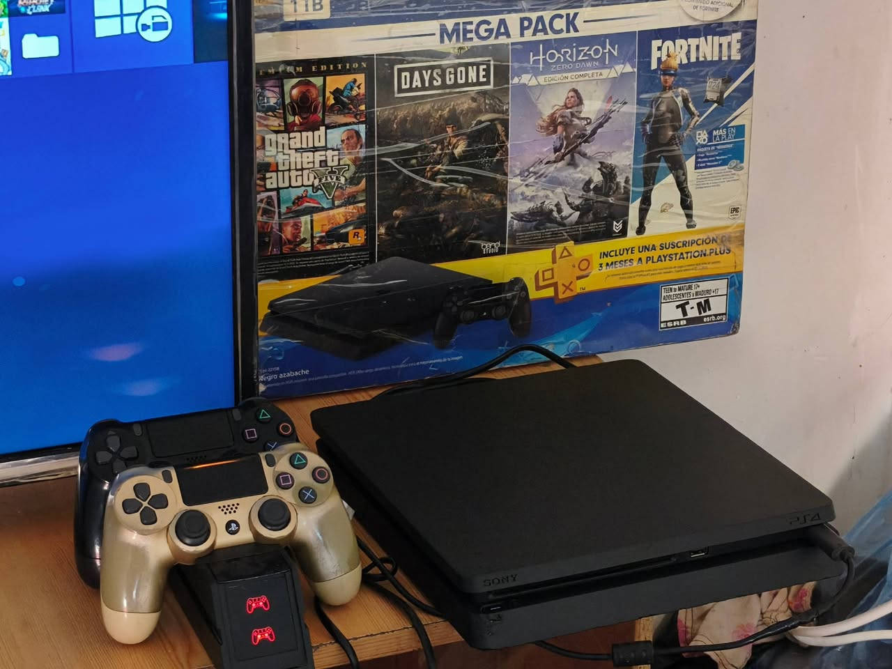 Ps4 Slim
(1TB)
بلي4 سلم 1تيرا 
 مهكر (نظام 9.00) متصفح
الوضع العام: الجهاز أداءه أسطوري وهادئ وما بي أي إشكال، مهكر على أحسن وجبة إصدار 9.00 ومتروس ألعاب.
الملحقات:
الكارتون الأصلي وياه مع كامل ملحقاته.
يدات 2 أصلية + قاعدة شاحن يدات.
الملاحظات بكل أمانة وشفافية:
الجهاز مفتوح فقط لغرض التنظيف وتبديل معجون حراري.
أكو فطر بسيط بالكفر مجرد شكل، ما يأثر على الشغل نهائياً.
وحدة من اليدات بيها مشكلة بالگير.
الألعاب والتفاصيل كلها موضحة بالفيديو.
السعر: 240 ألف (قفل) - بيعة مستعجلة.
المكان والتوصيل: أگدر أوصل للكاظمية أو ساحة عدن، ومستعد نفحص بأي مكان يعجبك وتتأكد منه بنفسك.
للتواصل واتساب: ***********
