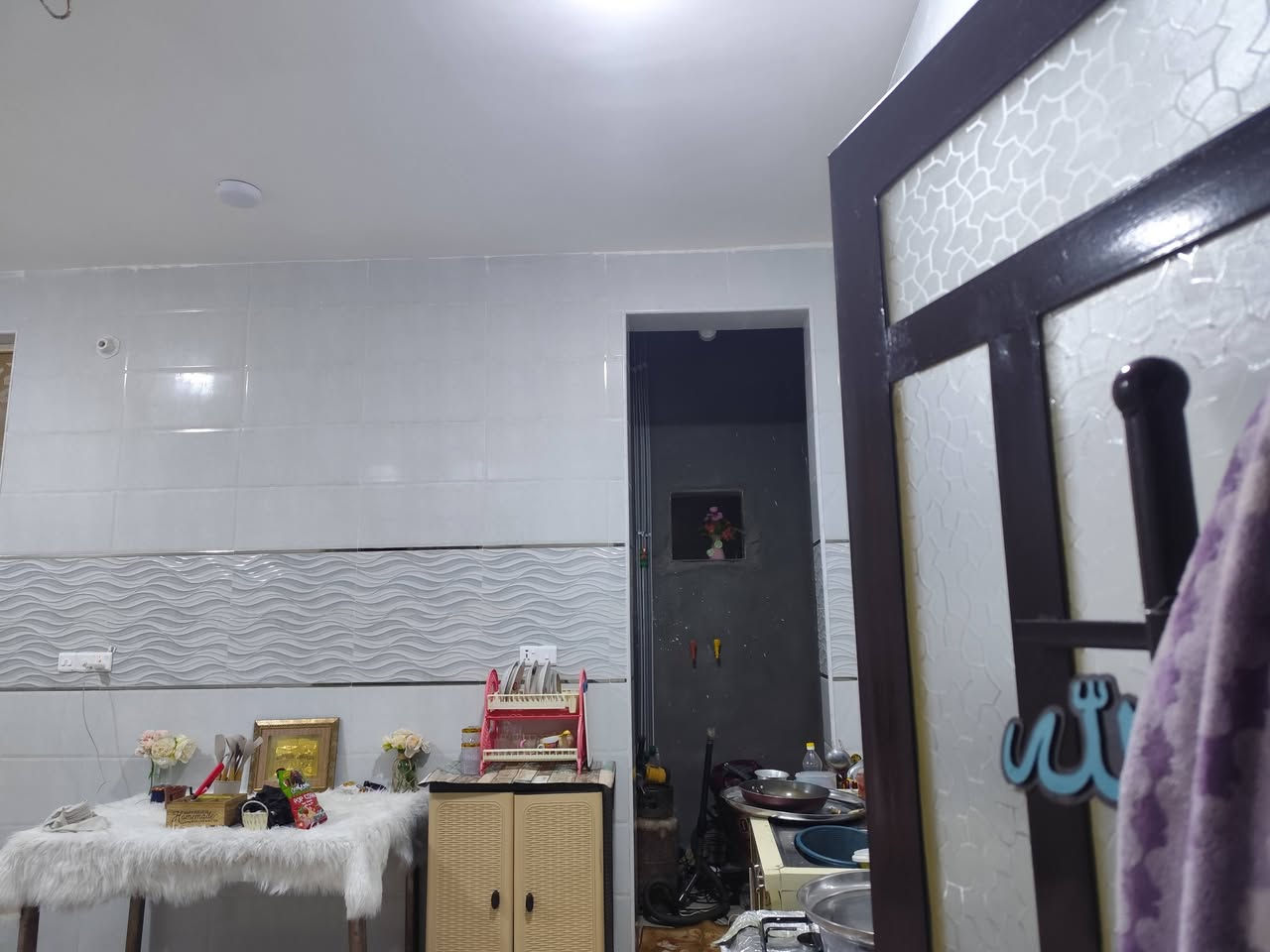 بيت  للبيع المساحه 200 زراعي سنت 25
البيت مسكون نقص كاشي وفرش وباب خشب عدد 4  
السقف مزفت الارضيه صبه   بناء سنه 2026 مسكون صارله 7أيام سبب البيع ظرف   مكان الورديه مستشفى الكفيل قرب مدرسه الوداد 
شارع المولده  السعر 95 بيه مجال   باقي الصور ع واتساب غير متواجد فيس 

***********
