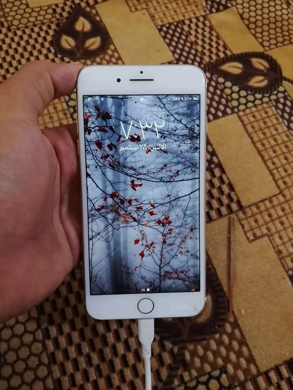 ايفون 7 بلاس بيه بطاريه مبدله ولباقي بلاد الكامره كلش حلوه السعر اب 100 وبيه مجال ***********
