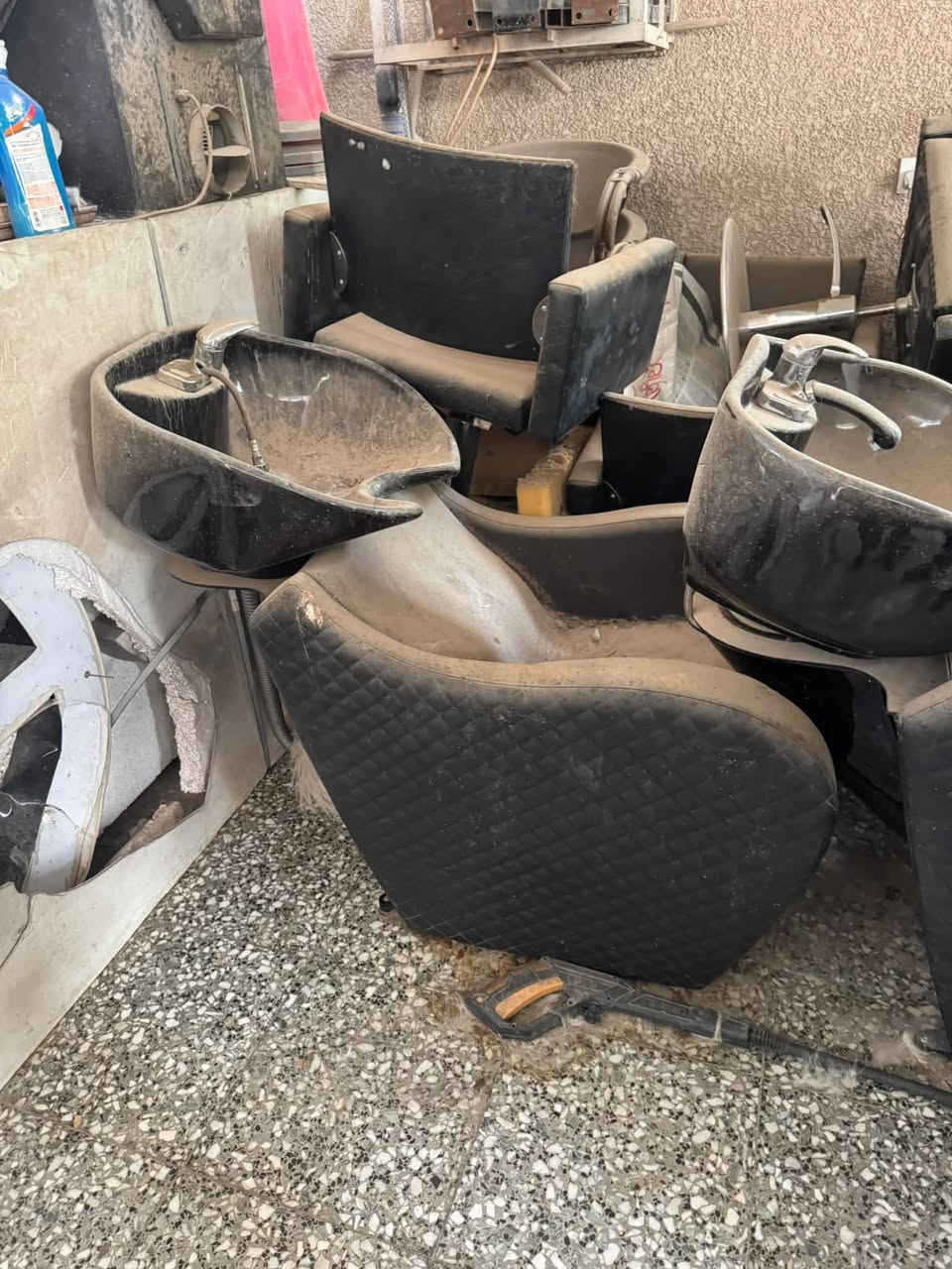 مغاسل عدد4
كراسي عدد9 فقط 1 بيهم مضرر فرنسيات  اصليه والله   
كراسي ومغاسل نضيفات بس متروكات   للبيع 
مكاني بغداد المنصور
 ***********
