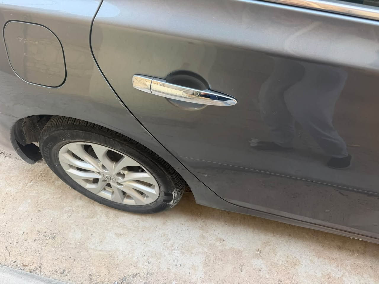 نيسان سنترا 
محرك ١٨٠٠
وارد امريكي 
بيها فقط قبق جنطه امبدل
وبدنه الخليفه بيها ضربه خفيفه
جدا بدون شواصي بدون ارباك
محرك وكير مكفول
فتحه 
بيها جراد بسيط بل قماره
اربيل وكاله وتحويل عادي
وبيها طخات بسيطه 
موديلها ٢٠١٧
تبريد شغال وكلشي شغال بيها 
ع بلاد
رايدها ٩٧ ورقه 
لمزيد الاتصال ***********
