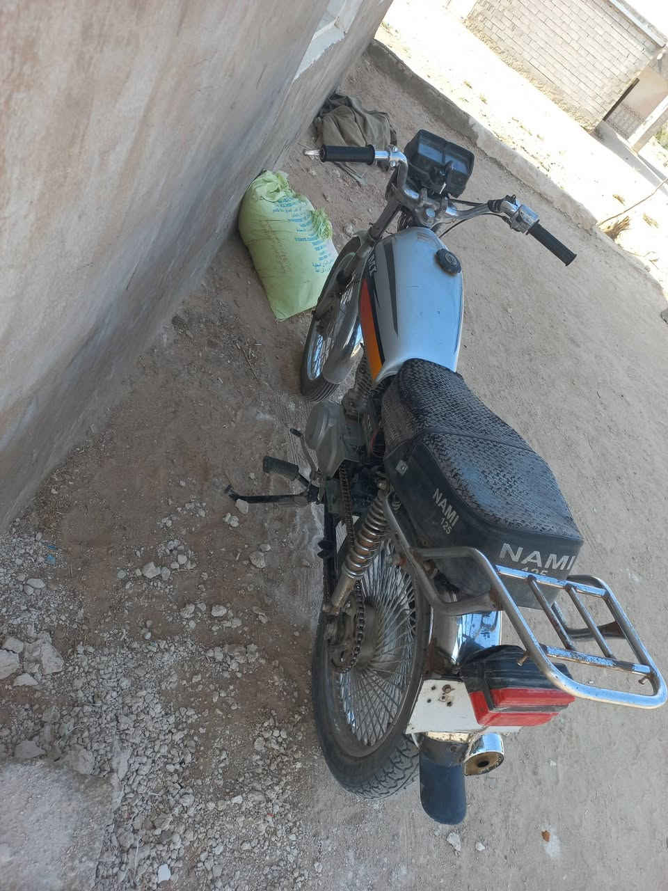 السلام عليكم دراجه للبيع ارشه جاهزه بس بيها بخار سعر ٢٥٠ وبيها مجال للستفسار ***********
 مكاني مضلوم ناحيه النور
