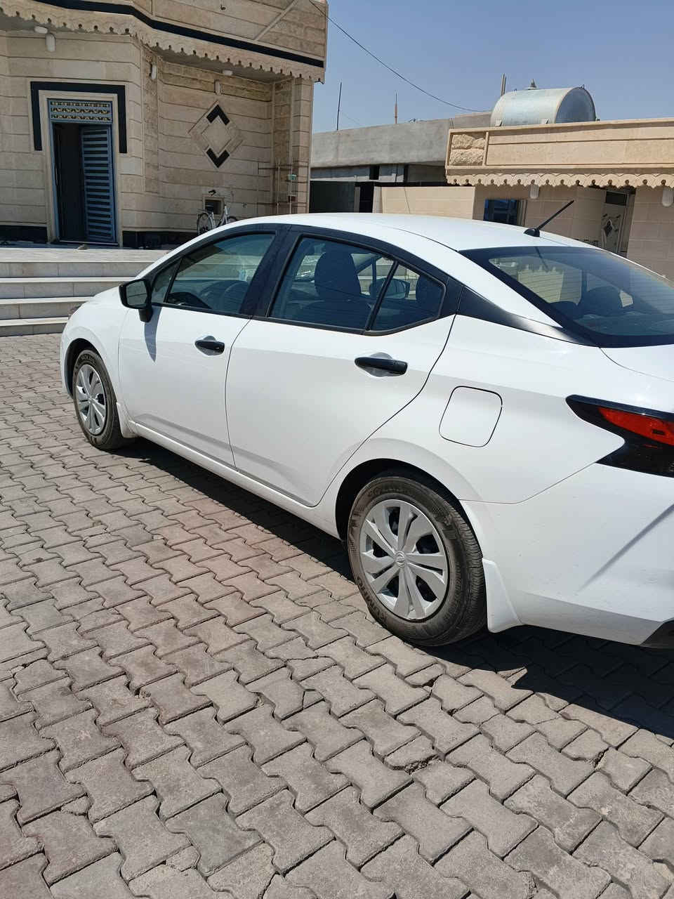 السلام عليكم
نيسان فيرسا 2024
لون ابيض
مواصفات S
سويچ
تبريد ثلج
محرك گير شرط
صدر تايرات كلو جديد شركة
السعر 125
وبيها مجال 
يرهم مقدمه زينة وبلشهر
الضرر بونيد مبدل 
 ماشيه 12 الف
منفيس بأسمي
المكان الزاب قرية اصبيح
للاستفسار الاتصال على***********
