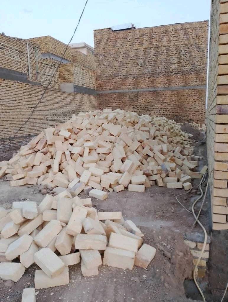 السلام عليكم يوجد طابوق العماره بجميع انواعه بيرنه انجكتر مال الطيب طابوق كامل المواصفات قوه وركن ولون  توصيل العماره والبصره بجميع المناطق والنواحي للاستفسار الاتصال على الرقم: ***********