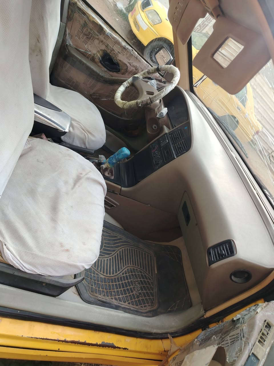 بيجو سمند • ٢٠١٠ • نجف