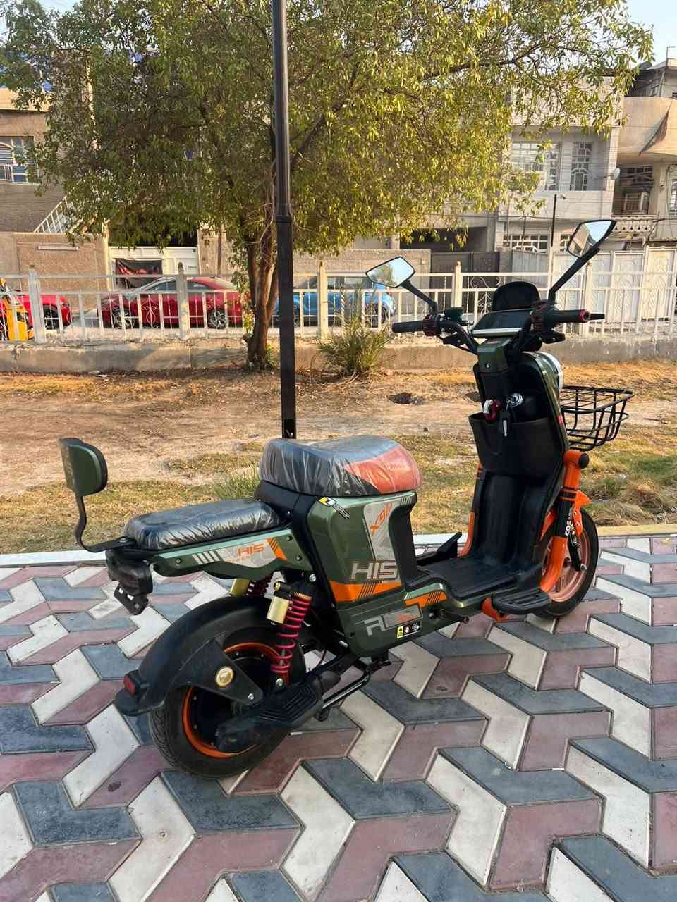 السلام عليكم 
دراجه شحن للبيع 
H900
نضيفه جدٱ
5بطاريات 
دبل مفتاح 
دبل بصمه
كشنات نضيفه 
تايرات نضيفه 
السعر 400
***********
مكاني بغداد
